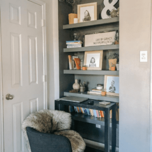 little desk perfect for a small space