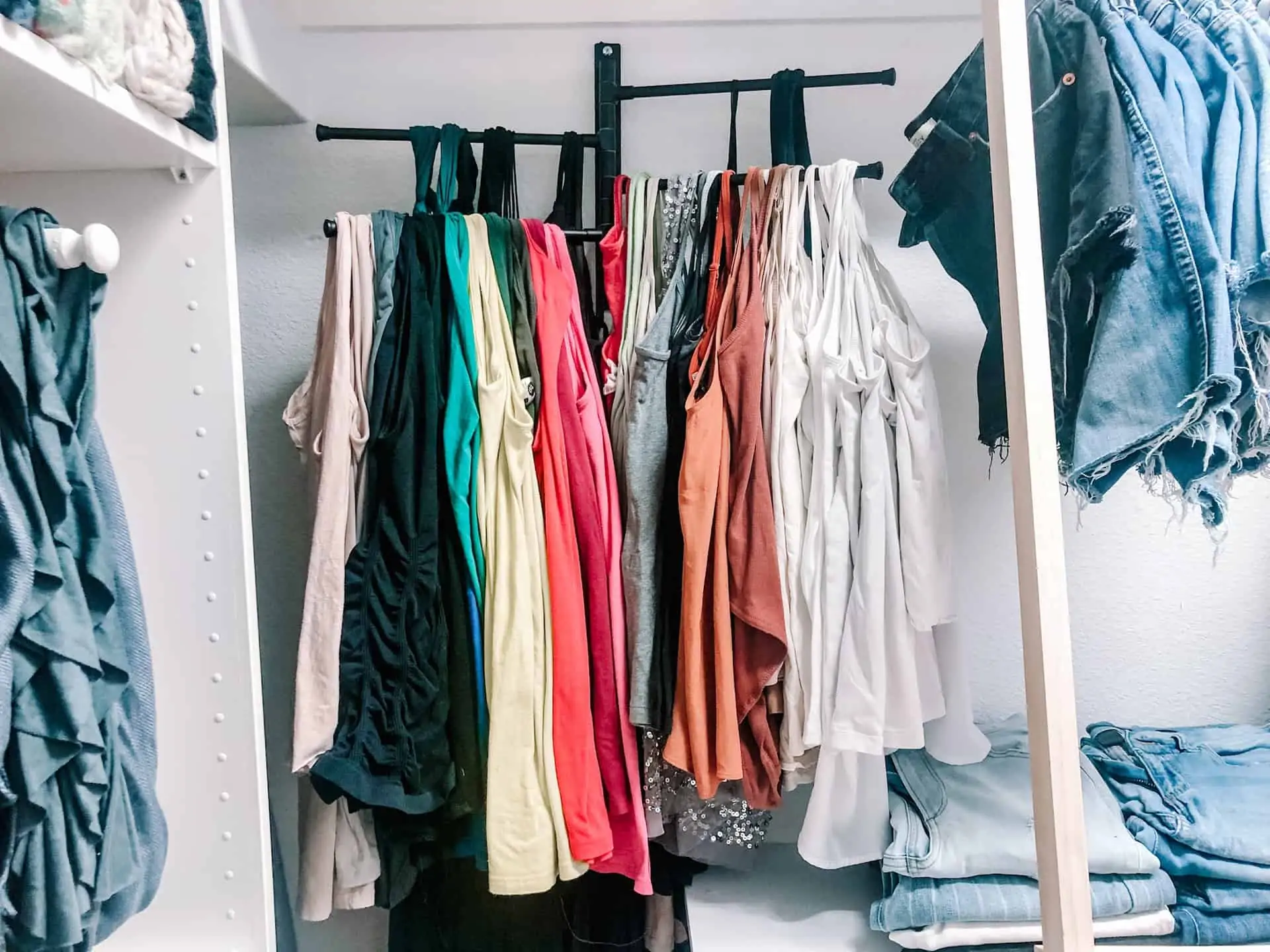 7 of the best space saving hangers to organize your closet